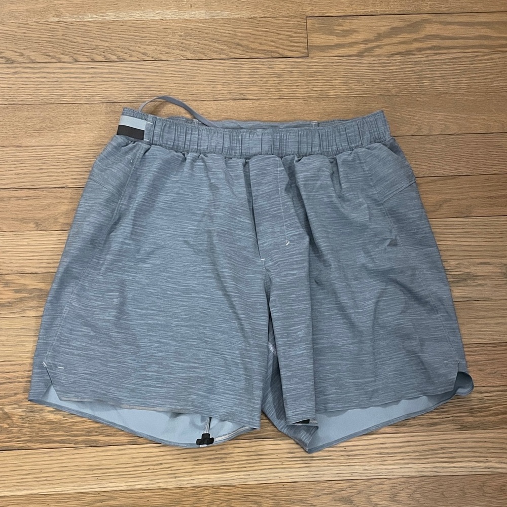 lululemon athletica Men's Light Gray Athletic Shorts, 7 inch